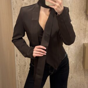 Dopasowana marynarka z akcentem